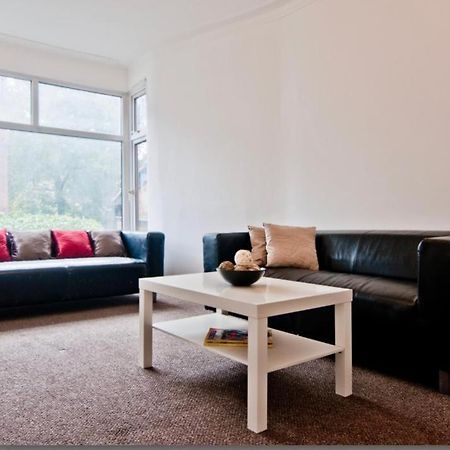 Budget Double Room Close To Leeds University And City Centre Buitenkant foto